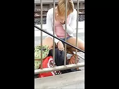Sexy bionda babe vid ...
