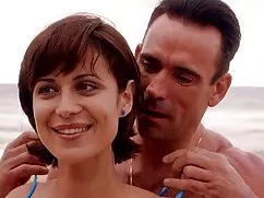 4. Chrissy prende cu ...
