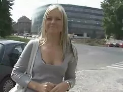 Moglie bianco soddis ...